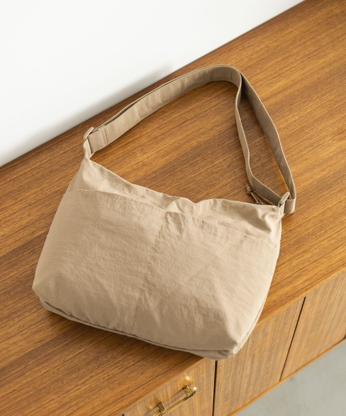 GLOBAL WORK(グローバルワーク)の「撥水ライト5ポケミニショルダー/252341(ショルダーバッグ・メンズ・ベージュ/グリーン/ブラック/アイボリー/ライトグレー/ブルー/イエロー/ピンク・FREE)」の15枚目の写真