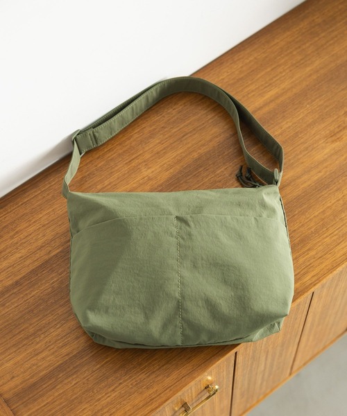 GLOBAL WORK(グローバルワーク)の「撥水ライト5ポケミニショルダー/252341(ショルダーバッグ・メンズ・ベージュ/グリーン/ブラック/アイボリー/ライトグレー/ブルー/イエロー/ピンク・FREE)」の16枚目の写真