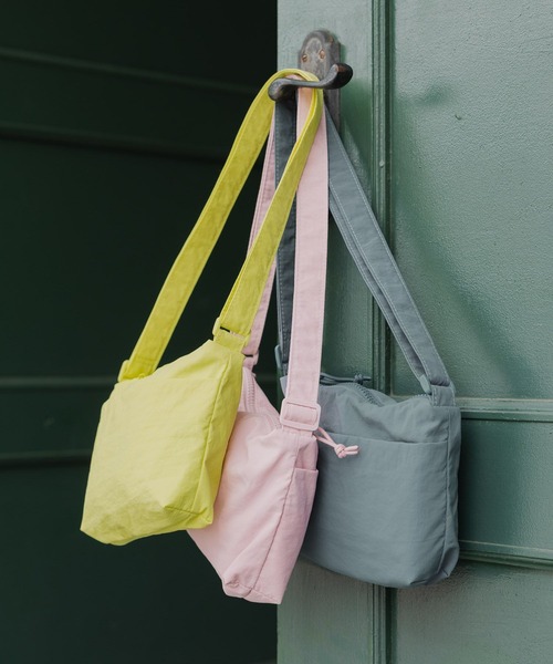 GLOBAL WORK(グローバルワーク)の「撥水ライト5ポケミニショルダー/252341(ショルダーバッグ・メンズ・ベージュ/グリーン/ブラック/アイボリー/ライトグレー/ブルー/イエロー/ピンク・FREE)」の17枚目の写真