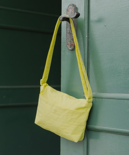 GLOBAL WORK(グローバルワーク)の「撥水ライト5ポケミニショルダー/252341(ショルダーバッグ・メンズ・ベージュ/グリーン/ブラック/アイボリー/ライトグレー/ブルー/イエロー/ピンク・FREE)」の19枚目の写真