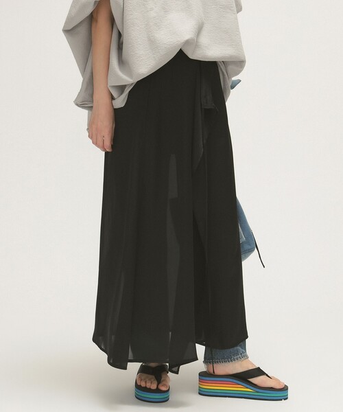 BEAMS BOY(ビームスボーイ)の「maturely / サテン ラップ スカート(スカート・レディース・ホワイト/ブラック・ONE SIZE)」の11枚目の写真