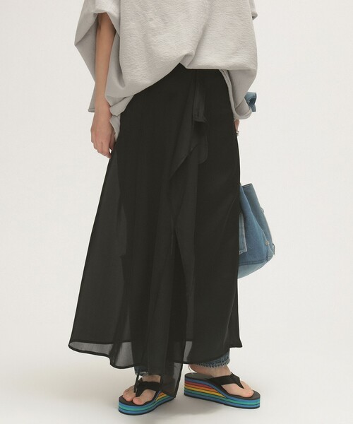 BEAMS BOY(ビームスボーイ)の「maturely / サテン ラップ スカート(スカート・レディース・ホワイト/ブラック・ONE SIZE)」の14枚目の写真