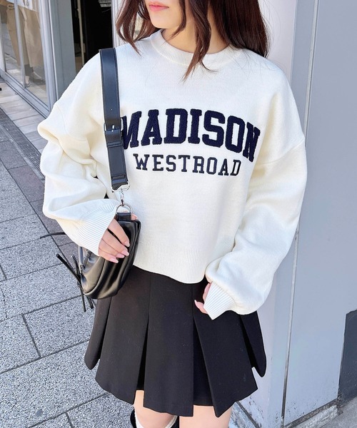 INGNI（イング）の「ショート丈サガラ刺しゅうカレッジロゴニット（ニット/セーター・レディース・ホワイト×ネイビー/ブルーグレー/ワイン系2・M）」の17枚目の写真