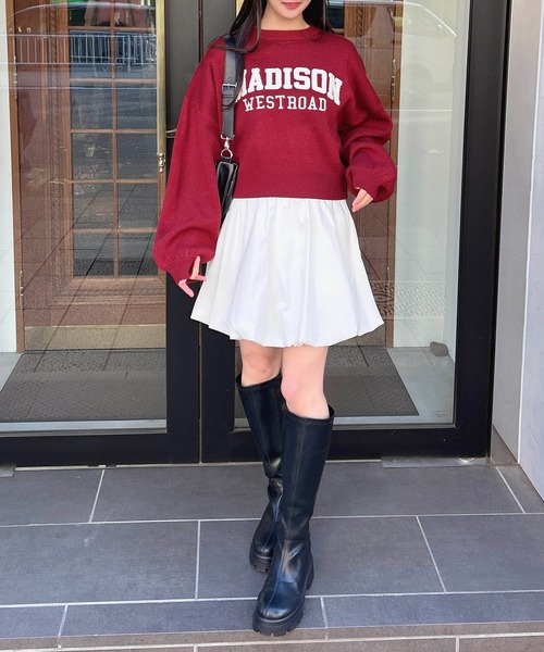 INGNI（イング）の「ショート丈サガラ刺しゅうカレッジロゴニット（ニット/セーター・レディース・ホワイト×ネイビー/ブルーグレー/ワイン系2・M）」の5枚目の写真