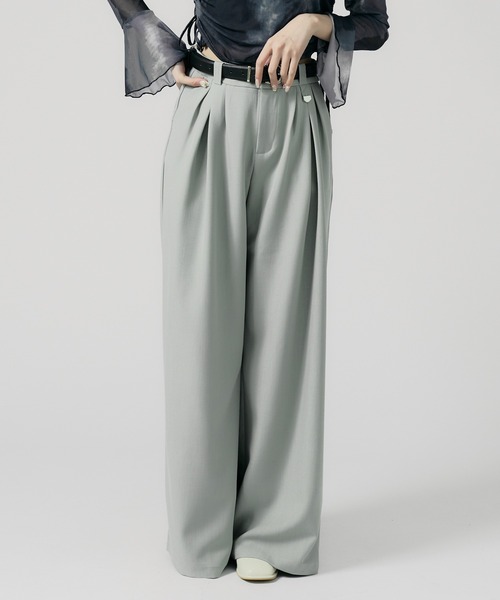 Chick（チック）の「2tuck Belted Wide Slacks / 2タック ベルト付き ハイウエストワイドスラックス（スラックス・レディース・グレー/ブラック/ナチュラル/チャコール・FREE）」の3枚目の写真
