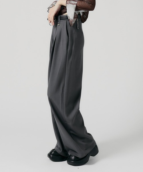 Chick（チック）の「2tuck Belted Wide Slacks / 2タック ベルト付き ハイウエストワイドスラックス（スラックス・レディース・グレー/ブラック/ナチュラル/チャコール・FREE）」の4枚目の写真