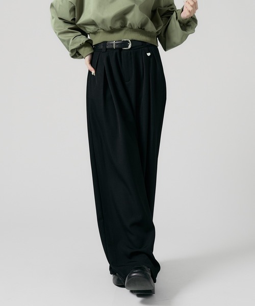 Chick（チック）の「2tuck Belted Wide Slacks / 2タック ベルト付き ハイウエストワイドスラックス（スラックス・レディース・グレー/ブラック/ナチュラル/チャコール・FREE）」の2枚目の写真