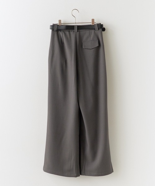 Chick（チック）の「2tuck Belted Wide Slacks / 2タック ベルト付き ハイウエストワイドスラックス（スラックス・レディース・グレー/ブラック/ナチュラル/チャコール・FREE）」の7枚目の写真