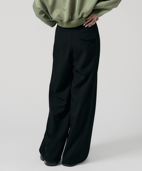 Chick（チック）の「2tuck Belted Wide Slacks / 2タック ベルト付き ハイウエストワイドスラックス（スラックス・レディース・グレー/ブラック/ナチュラル/チャコール・FREE）」の17枚目の写真