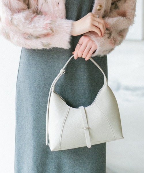 ECREL(エクレール)の「ベルトフラップミニバッグ(ショルダーバッグ・レディース・ベージュ/ブラック/アイボリー・FREE)」の8枚目の写真