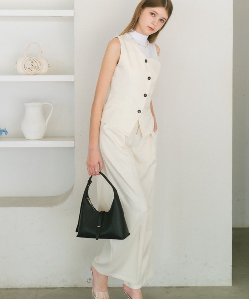 ECREL(エクレール)の「ベルトフラップミニバッグ(ショルダーバッグ・レディース・ベージュ/ブラック/アイボリー・FREE)」の18枚目の写真