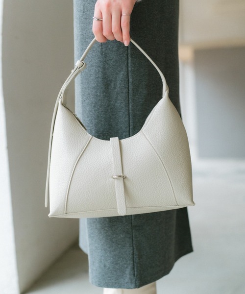 ECREL(エクレール)の「ベルトフラップミニバッグ(ショルダーバッグ・レディース・ベージュ/ブラック/アイボリー・FREE)」の6枚目の写真