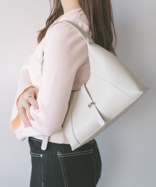 ECREL(エクレール)の「ベルトフラップミニバッグ(ショルダーバッグ・レディース・ベージュ/ブラック/アイボリー・FREE)」の21枚目の写真