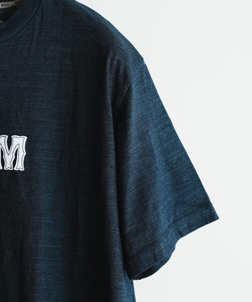 MEN'S BIGI（メンズビギ）の「【DENHAM/デンハム】別注 ロゴTEE（Tシャツ/カットソー・メンズ・グレー/ホワイト/ネイビー・02/03）」の19枚目の写真