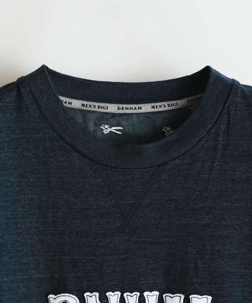 MEN'S BIGI(メンズビギ)の「【DENHAM/デンハム】別注 ロゴTEE(Tシャツ/カットソー・メンズ・グレー/ホワイト/ネイビー・02/03)」の4枚目の写真
