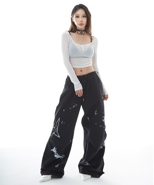 lilful(リルフル)の「ペイントデザイン ワイドレッグナイロンパンツ(その他パンツ・レディース・ブラック/グレー・M/L)」の14枚目の写真
