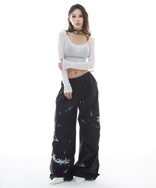 lilful(リルフル)の「ペイントデザイン ワイドレッグナイロンパンツ(その他パンツ・レディース・ブラック/グレー・M/L)」の16枚目の写真