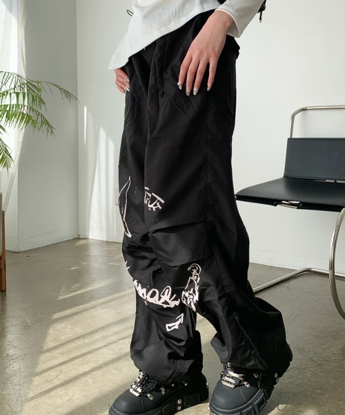 lilful(リルフル)の「ペイントデザイン ワイドレッグナイロンパンツ(その他パンツ・レディース・ブラック/グレー・M/L)」の7枚目の写真