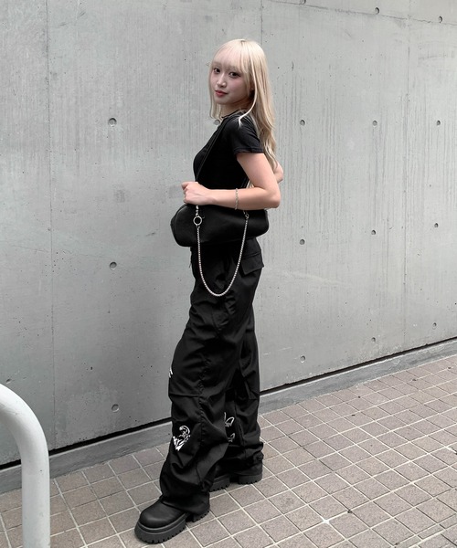lilful(リルフル)の「ペイントデザイン ワイドレッグナイロンパンツ(その他パンツ・レディース・ブラック/グレー・M/L)」の11枚目の写真