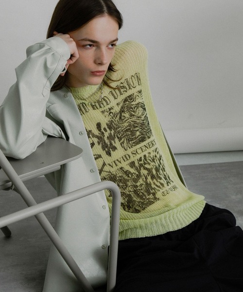 SENSE OF PLACE by URBAN RESEARCH（センスオブプレイスバイアーバンリサーチ）の「『洗濯可』グラフィックプリントシアーニット（ニット/セーター・メンズ・ネイビー/グレー/グリーン系その他・MEDIUM/LARGE）」の2枚目の写真