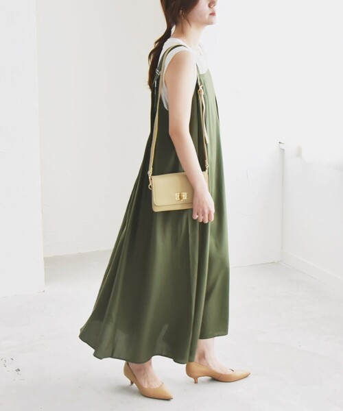 セール】quaranciel:〈手洗い可能〉バックオープン ギャザー フレア