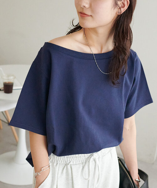 DISCOAT(ディスコート)の「【WEB限定】ミニ裏毛ワンショルプルオーバー(Tシャツ/カットソー・レディース・ホワイト/ネイビー/チャコールグレー/アイボリー・MEDIUM)」の4枚目の写真