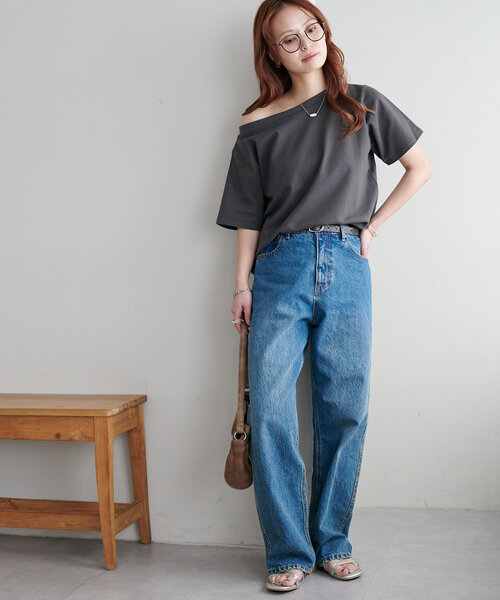 DISCOAT(ディスコート)の「【WEB限定】ミニ裏毛ワンショルプルオーバー(Tシャツ/カットソー・レディース・ホワイト/ネイビー/チャコールグレー/アイボリー・MEDIUM)」の5枚目の写真