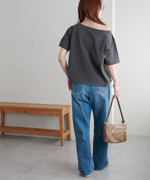 DISCOAT(ディスコート)の「【WEB限定】ミニ裏毛ワンショルプルオーバー(Tシャツ/カットソー・レディース・ホワイト/ネイビー/チャコールグレー/アイボリー・MEDIUM)」の6枚目の写真