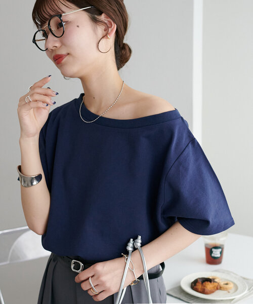 DISCOAT(ディスコート)の「【WEB限定】ミニ裏毛ワンショルプルオーバー(Tシャツ/カットソー・レディース・ホワイト/ネイビー/チャコールグレー/アイボリー・MEDIUM)」の14枚目の写真
