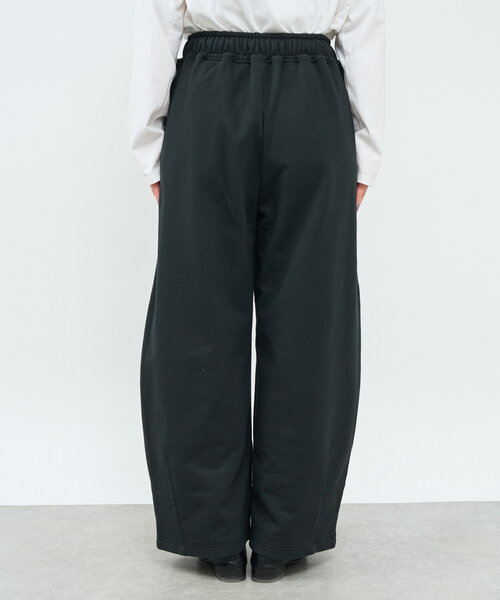 un dix cors（アンディコール）の「《リラックスカジュアルに》裏毛カーブパンツ（スウェットパンツ・レディース・ブラック/グレー・FREE）」の4枚目の写真