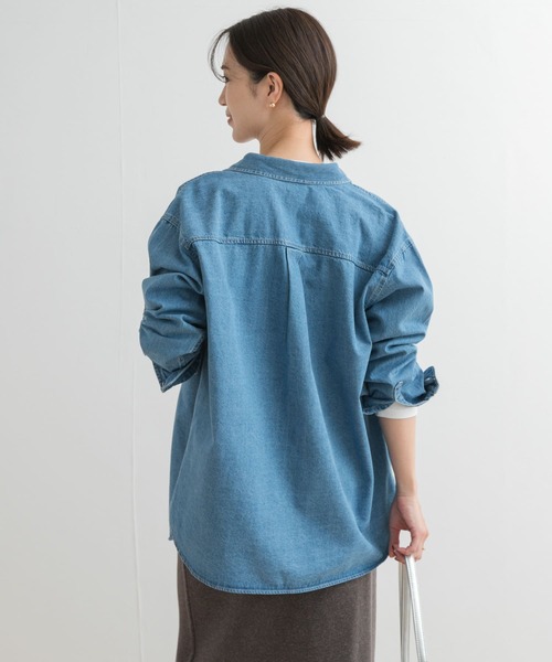 URBAN RESEARCH DOORS(アーバンリサーチドアーズ)の「デニムレギュラーカラーシャツ(シャツ/ブラウス・レディース・インディゴブルー/ライトインディゴブルー・MEDIUM)」の7枚目の写真