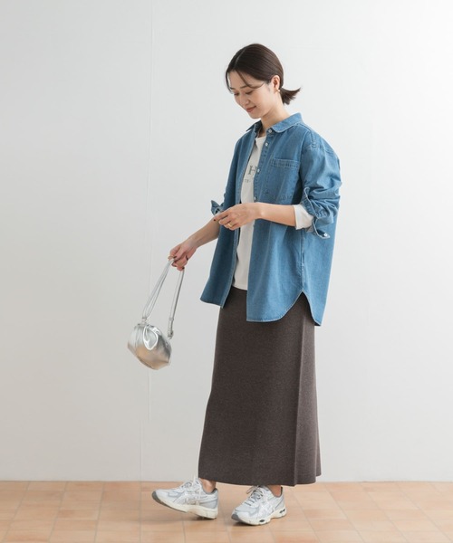 URBAN RESEARCH DOORS(アーバンリサーチドアーズ)の「デニムレギュラーカラーシャツ(シャツ/ブラウス・レディース・インディゴブルー/ライトインディゴブルー・MEDIUM)」の16枚目の写真
