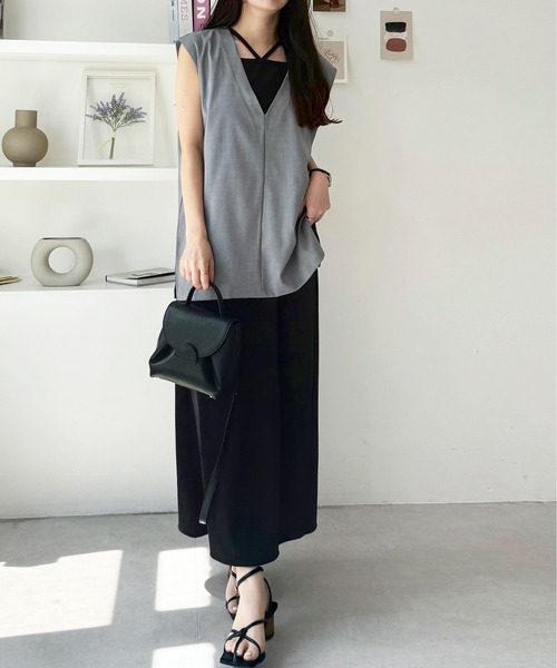 GeeRA(ジーラ)の「【セットアップ】単品でも使えて着回し◎リネンライクベスト×ホルターネックリブワンピース(ワンピース・レディース・ベージュ/グレー・LARGE/MEDIUM)」の2枚目の写真