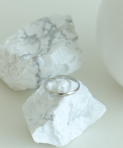 Three Four Time(スリーフォータイム)の「カットスリムステンレスピンキーリング#2(サージカルステンレス316L)(リング・レディース・ゴールド/ピンクゴールド/シルバー・#2)」の4枚目の写真