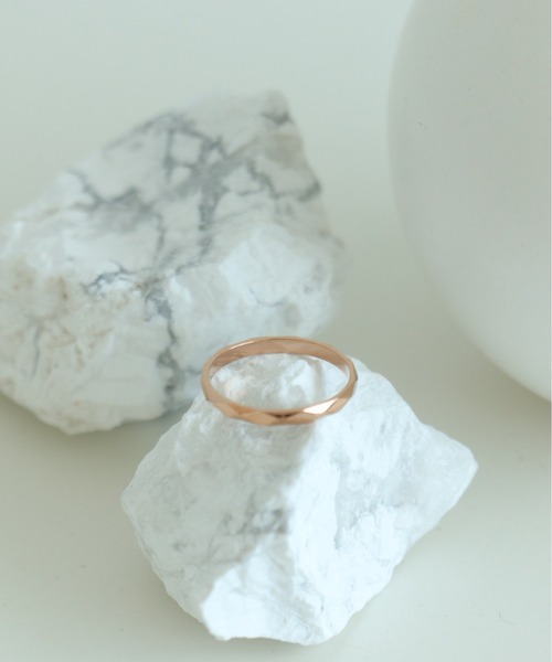 Three Four Time(スリーフォータイム)の「カットスリムステンレスピンキーリング#2(サージカルステンレス316L)(リング・レディース・ゴールド/ピンクゴールド/シルバー・#2)」の6枚目の写真