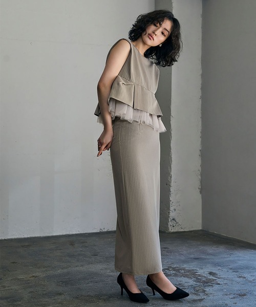 girl(ガール)の「チュールドッキングペプラムトップス タイトスカート セットアップ 2点セット 結婚式 スカートドレス パーティードレス オケージョンドレス お呼ばれ 二次会 成人式 同窓会 謝恩会(ドレス・レディース・ベージュ/ブラック・M/L)」の4枚目の写真