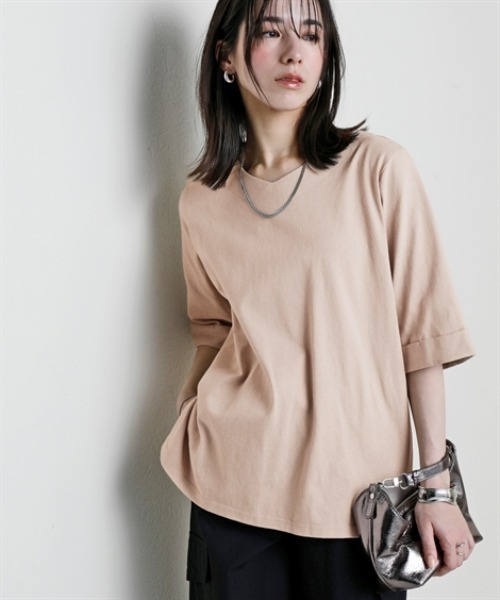 nissen(ニッセン)の「綿100%バスク折り返し袖Ⅴネックトップス(UVカット)<大きいサイズ有>(Tシャツ/カットソー・レディース・オフホワイト/ブラック/ベージュ/グリーン/ダークグレー/ピンク/ブルー・L~LL/3L~4L/S~M)」の4枚目の写真