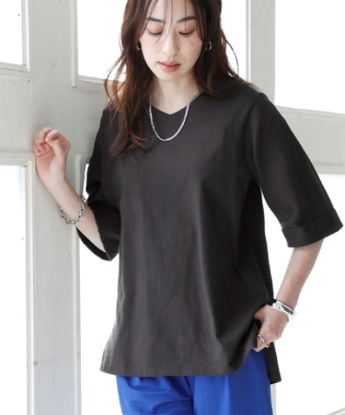 nissen(ニッセン)の「綿100%バスク折り返し袖Ⅴネックトップス(UVカット)<大きいサイズ有>(Tシャツ/カットソー・レディース・オフホワイト/ブラック/ベージュ/グリーン/ダークグレー/ピンク/ブルー・L~LL/3L~4L/S~M)」の3枚目の写真