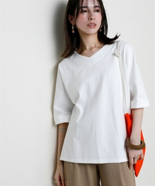 nissen(ニッセン)の「綿100%バスク折り返し袖Ⅴネックトップス(UVカット)<大きいサイズ有>(Tシャツ/カットソー・レディース・オフホワイト/ブラック/ベージュ/グリーン/ダークグレー/ピンク/ブルー・L~LL/3L~4L/S~M)」の15枚目の写真