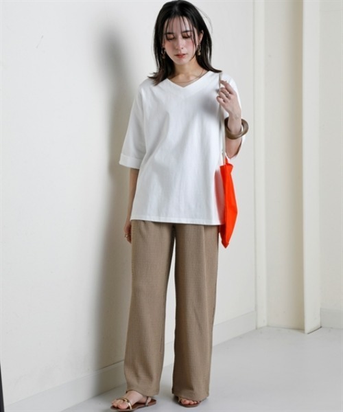 nissen(ニッセン)の「綿100%バスク折り返し袖Ⅴネックトップス(UVカット)<大きいサイズ有>(Tシャツ/カットソー・レディース・オフホワイト/ブラック/ベージュ/グリーン/ダークグレー/ピンク/ブルー・L~LL/3L~4L/S~M)」の14枚目の写真
