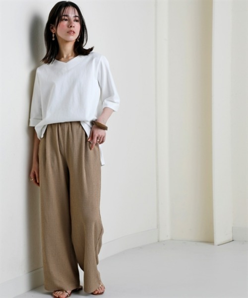 nissen(ニッセン)の「綿100%バスク折り返し袖Ⅴネックトップス(UVカット)<大きいサイズ有>(Tシャツ/カットソー・レディース・オフホワイト/ブラック/ベージュ/グリーン/ダークグレー/ピンク/ブルー・L~LL/3L~4L/S~M)」の13枚目の写真