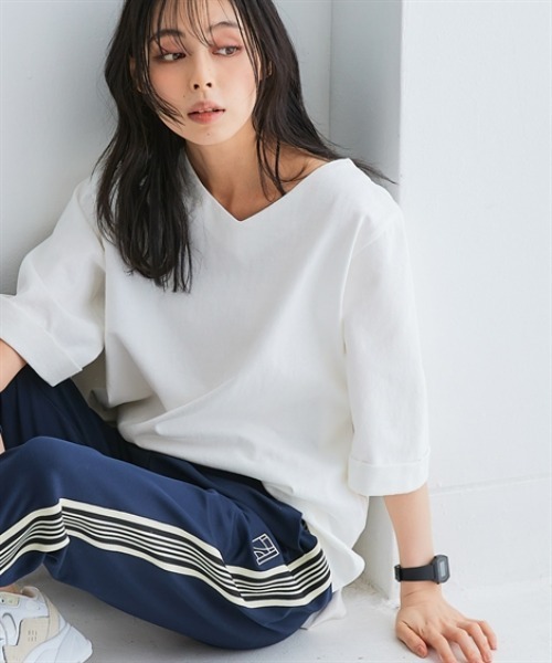 nissen(ニッセン)の「綿100%バスク折り返し袖Ⅴネックトップス(UVカット)<大きいサイズ有>(Tシャツ/カットソー・レディース・オフホワイト/ブラック/ベージュ/グリーン/ダークグレー/ピンク/ブルー・L~LL/3L~4L/S~M)」の12枚目の写真