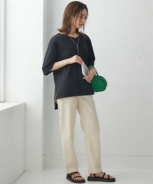 nissen(ニッセン)の「綿100%バスク折り返し袖Ⅴネックトップス(UVカット)<大きいサイズ有>(Tシャツ/カットソー・レディース・オフホワイト/ブラック/ベージュ/グリーン/ダークグレー/ピンク/ブルー・L~LL/3L~4L/S~M)」の9枚目の写真