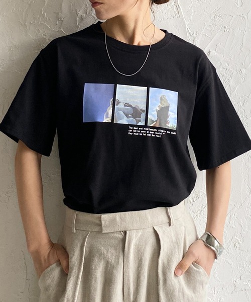 She's Closet(シーズクローゼット)の「オーバーサイズ半袖ロゴフォトプリントTシャツ(Tシャツ/カットソー・レディース・ブラック系その他2/ホワイト系その他/ホワイト系その他2/ブラック系その他/ブラック/ホワイト・FREE)」の6枚目の写真