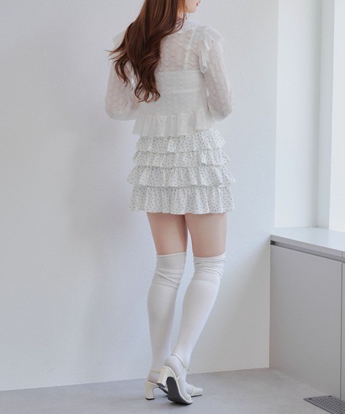 continuer de NICE CLAUP(コンティニューデナイスクラップ)の「小花柄カットティアードミニスカート(スカート・レディース・グレー/オフホワイト・FREE)」の11枚目の写真
