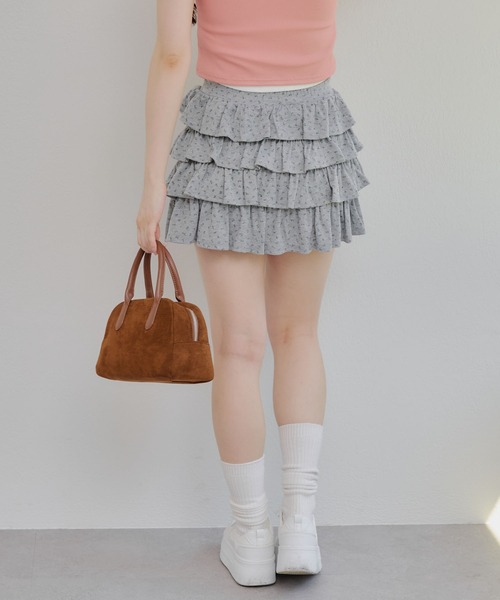 continuer de NICE CLAUP(コンティニューデナイスクラップ)の「小花柄カットティアードミニスカート(スカート・レディース・グレー/オフホワイト・FREE)」の21枚目の写真