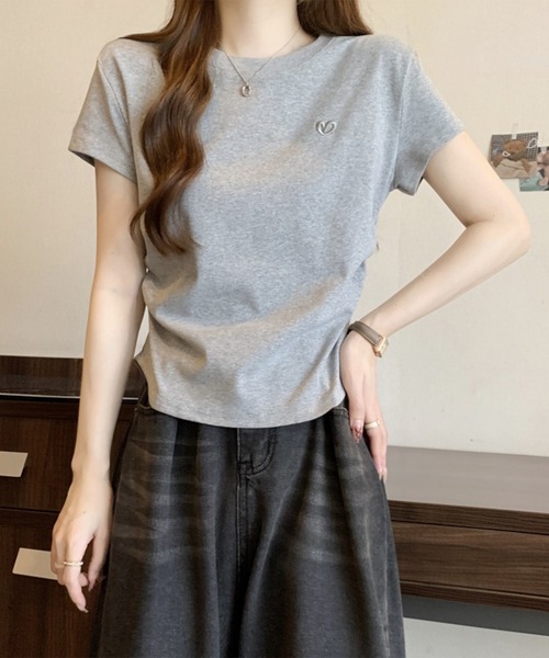 Lace Ladies(レースレディース)の「ハート刺繍 シャーリング クルーネック 半袖 Tシャツ(Tシャツ/カットソー・レディース・ホワイト/グレー/ブラック・M/XL)」の1枚目の写真