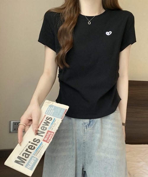 Lace Ladies(レースレディース)の「ハート刺繍 シャーリング クルーネック 半袖 Tシャツ(Tシャツ/カットソー・レディース・ホワイト/グレー/ブラック・M/XL)」の3枚目の写真