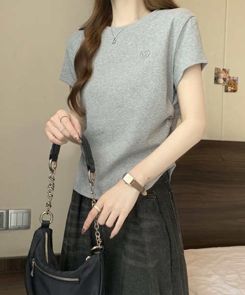 Lace Ladies(レースレディース)の「ハート刺繍 シャーリング クルーネック 半袖 Tシャツ(Tシャツ/カットソー・レディース・ホワイト/グレー/ブラック・M/XL)」の9枚目の写真