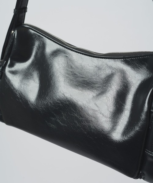 Lui's(ルイス)の「【Neucon/ニューコン】マルチポケットレザーショルダーバッグ(ショルダーバッグ・メンズ・グリーン/ブラック・FREE)」の5枚目の写真